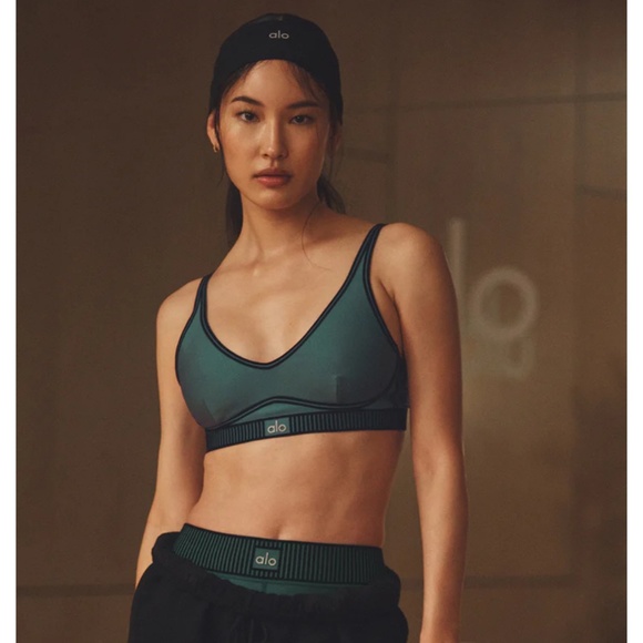 ALO Yoga Other - Airlift line up bra